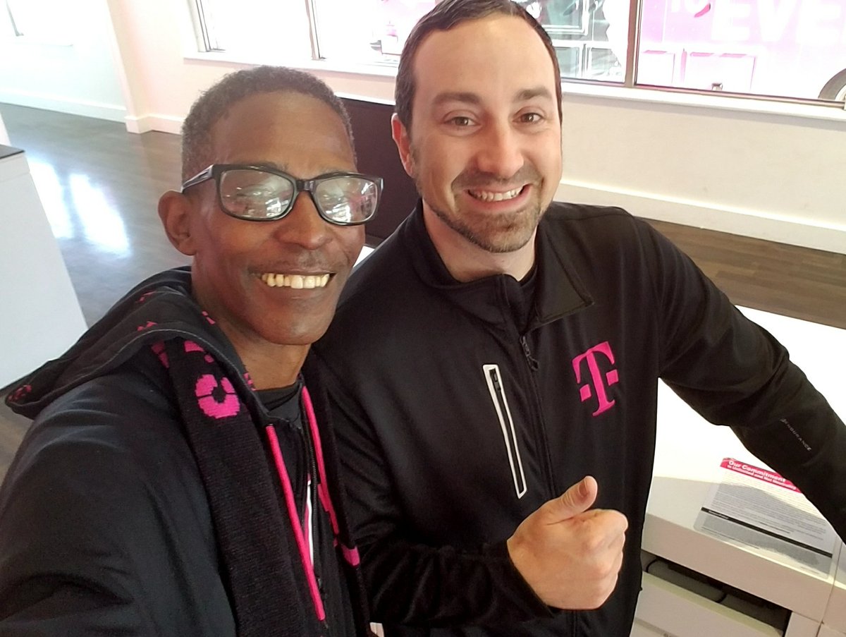 cedescott1's tweet image. My Fearless Leader Mr Aaron "Resolute" Omar! #WeWontStop #MSG #TKG #CloseTheRings @bnash001 @jackhjohnson @AaronTOmar @JonFreier @JohnLegere