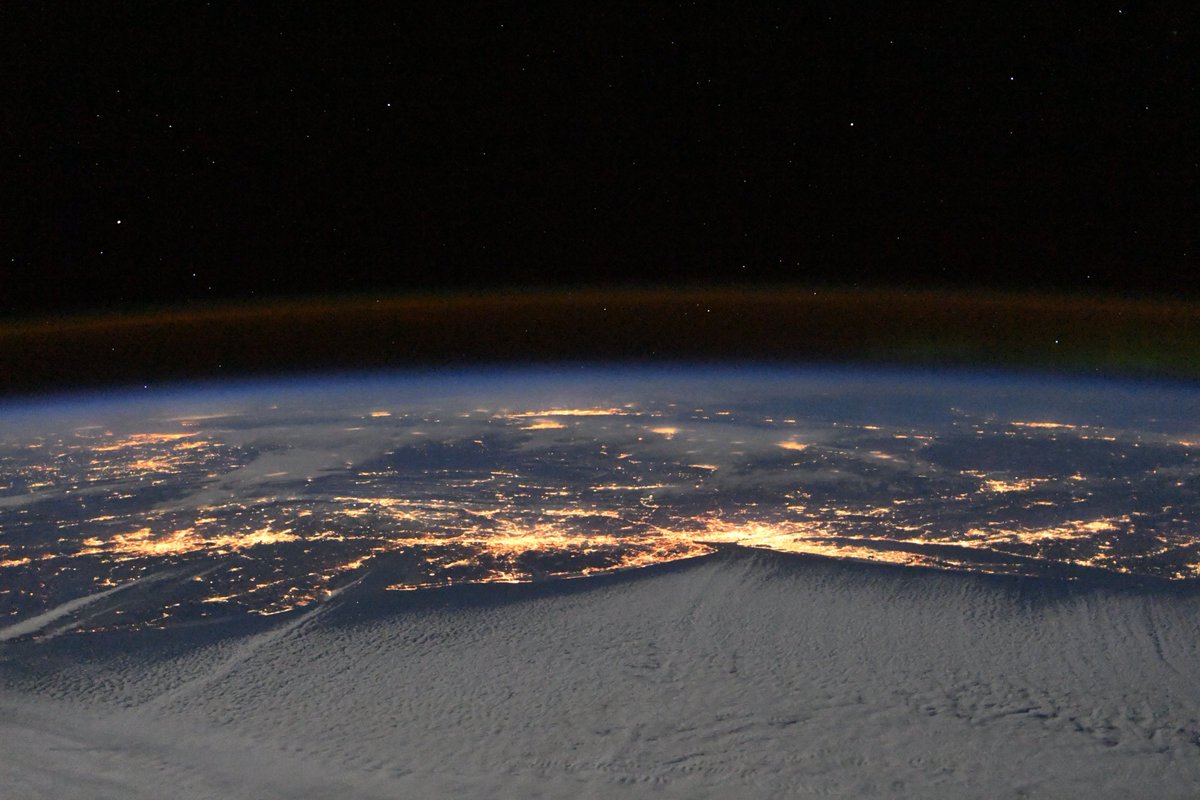 Astro_Sabot's tweet photo. Good night from @Space_Station.  DC, NY, Toronto, Cleveland, and surrounding areas! https://t.co/kxbdaaV7FW