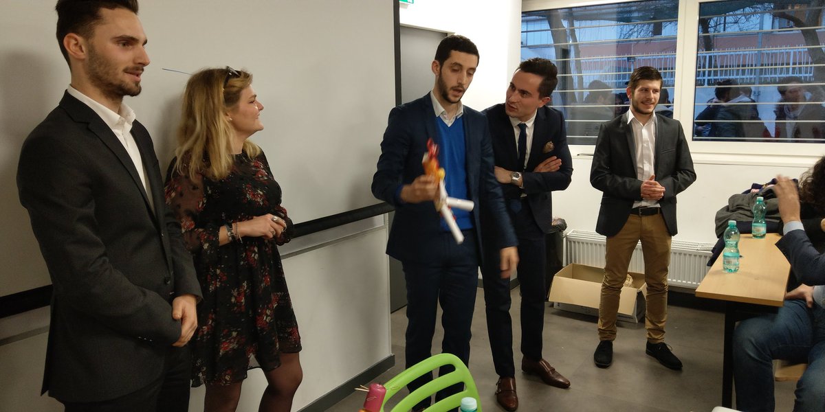 PSB_BC's tweet photo. Masterclass @PSB_BC @Psbeduparis 
Encore des totems... https://t.co/tr99an7od4