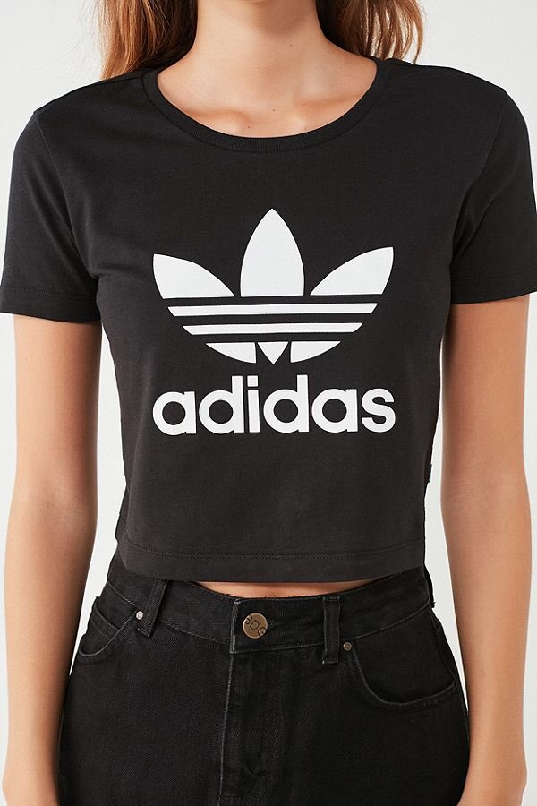 duascloset's tweet photo. Dua (@DUALIPA) wore a Trefoil Cropped Tee ($35.00), an Adibreak Tearaway Track Pants ($80.00) and a Samba Sneakers all by Adidas Originals.

links: 
•https://t.co/jW0Xx9hiYH
•https://t.co/XaG7q5fwW9
•https://t.co/24Wi3WyG1M https://t.co/NqJrQK23Ga