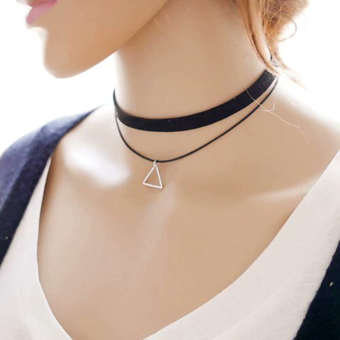 Thorin's tweet image. Cutest chokers this season :&amp;gt;