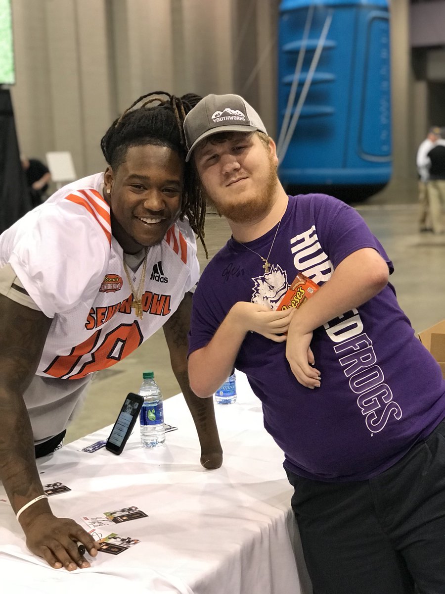 kristinbanks_'s tweet photo. If this doesn’t make you smile then I’m not sure what will....my heart just exploded 💕💕@Shaquemgriffin @seniorbowl @UCF_Football https://t.co/7inRBR1Hd0