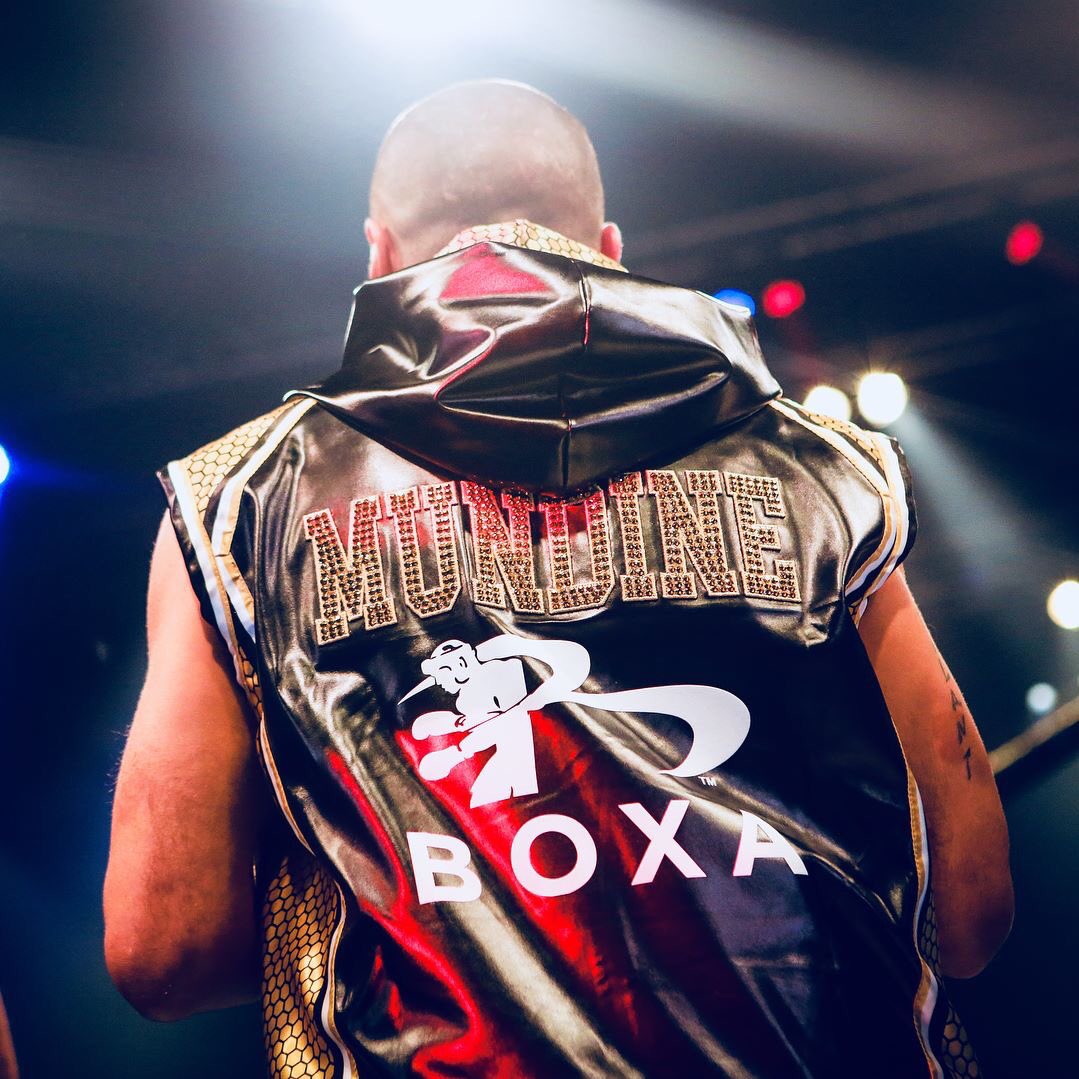 ausboxing's tweet photo. Dressed to impress (📸 @rockfingrz) https://t.co/76dS0pzPax
