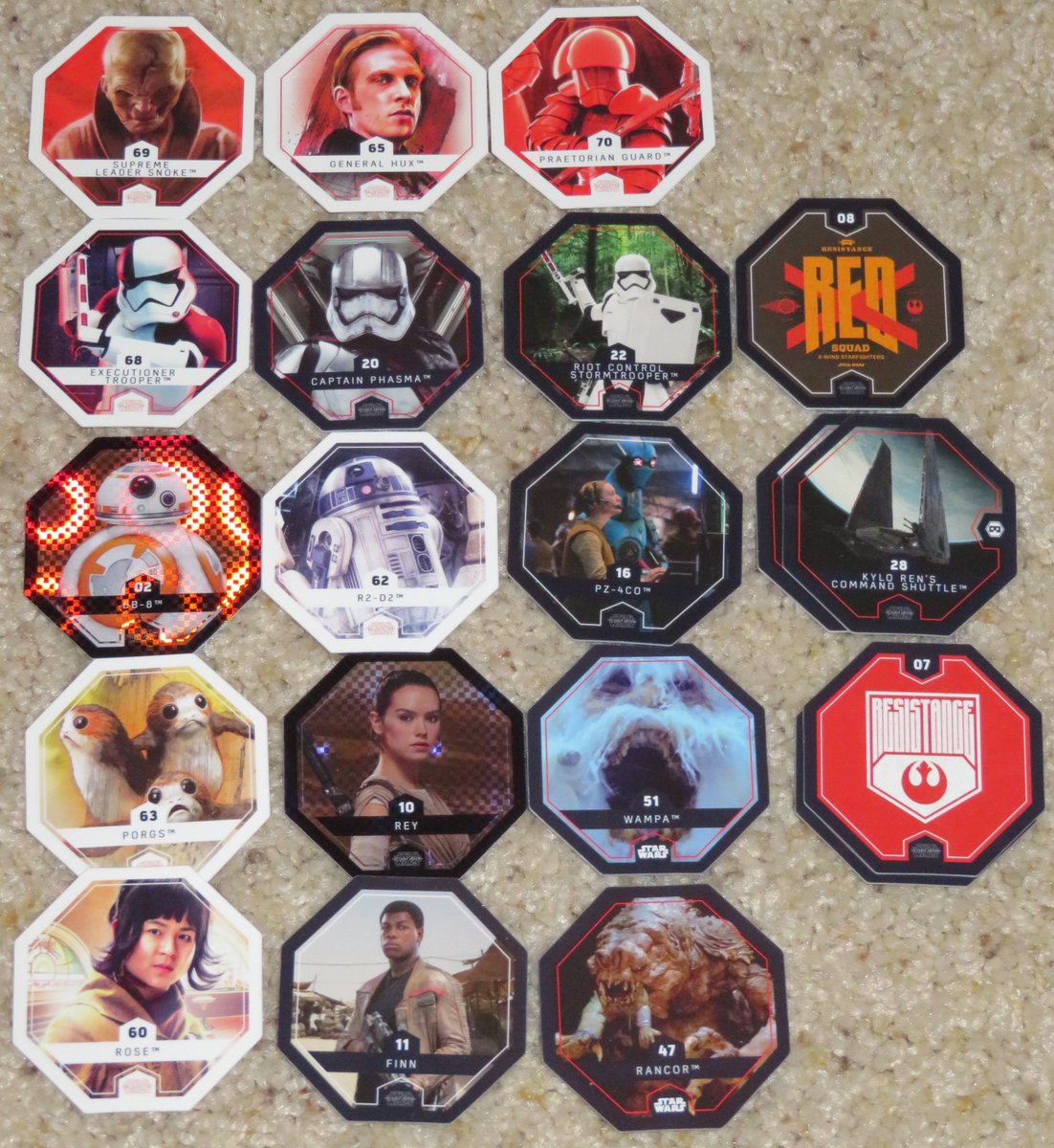 TNooler's tweet photo. My @WinnDixie #starwars #CosmicShells collection... I FINALLY GOT THE #PORG DISK! also #bb8 & Rey are foil cards & are super shiny! I think the promotion is over now but I thought I'd share :) #ThelastJedi #r2d2 #stormtrooper @starwars #RoseTico #captainPhasma #porgs https://t.co/Wy4lqcVAIr