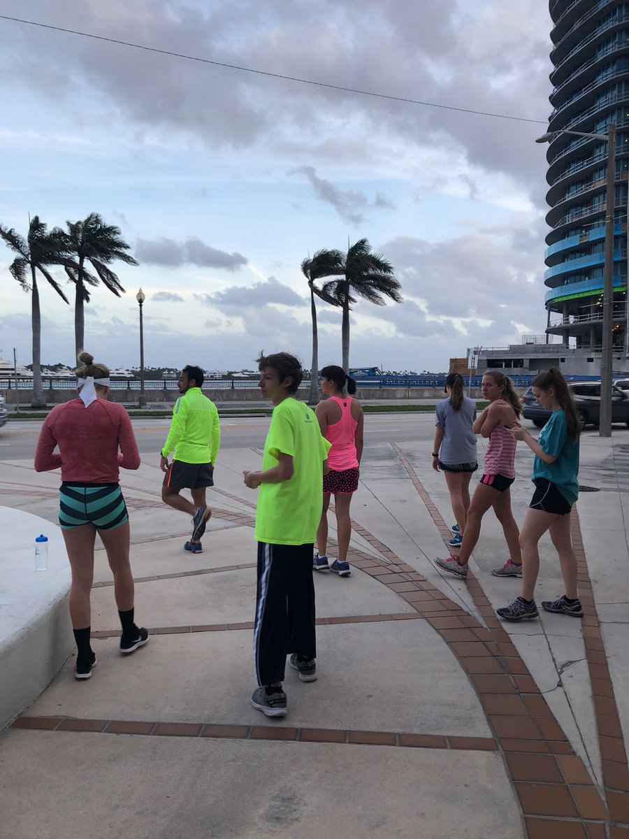 Kingnuttynico's tweet photo. PBA Runing Club! Getting ready for their run in the this windy weather @thebeacontoday @korn_avery #runingclub  #PBArunclub  🏃🏻‍♂️🏃🏻‍♀️ #letsrun #Squadrun #Friendsmeetwhilerunning https://t.co/Yetm2ezooT