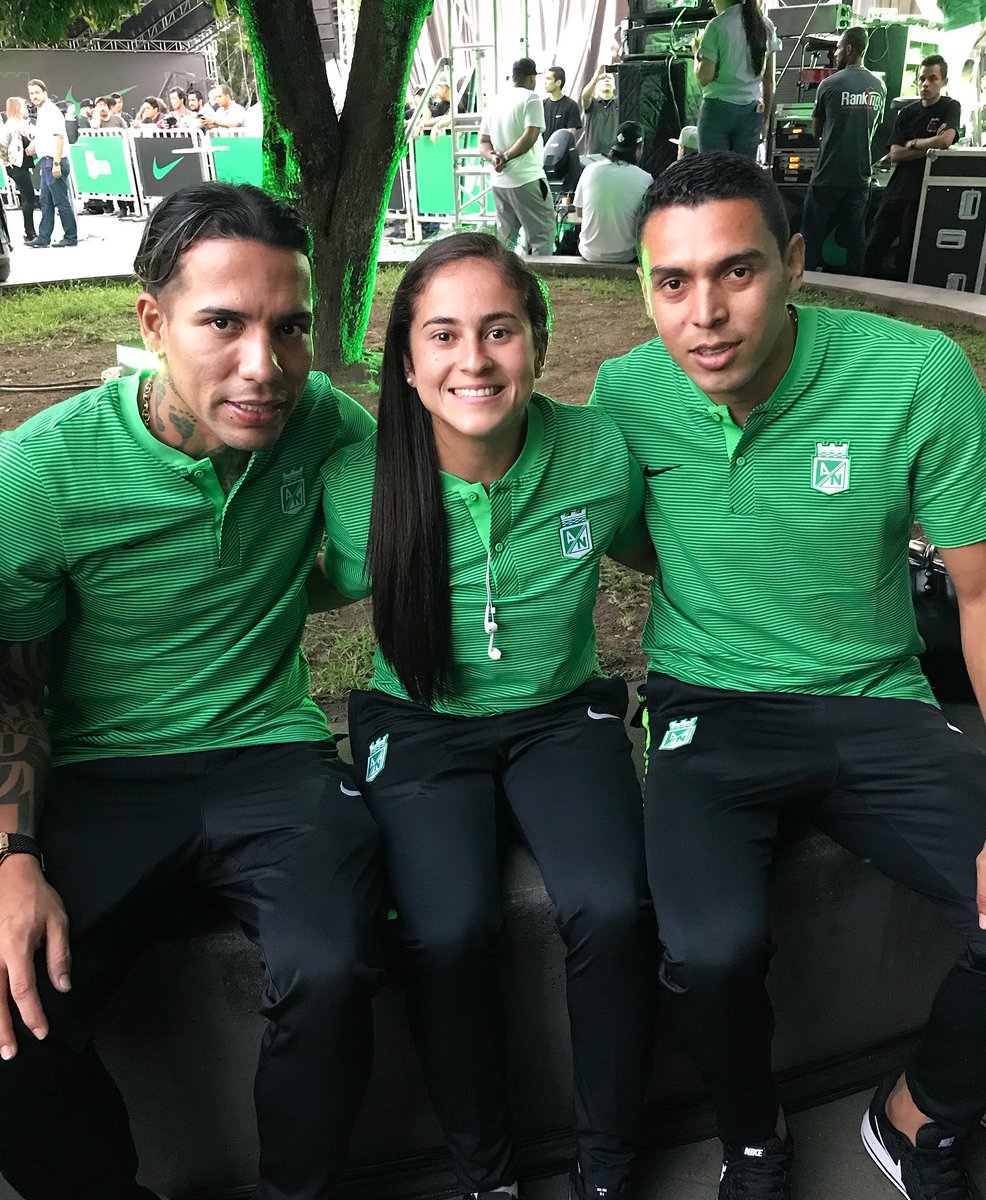 caro08arbelaez's tweet photo. #VamosVerdolagas Back home! 💚💚 De vuelta a casa! ⚽️⚽️ Acompañada de este par de cracks,
#MiVerdeDelAlma https://t.co/pei4y7NvGZ