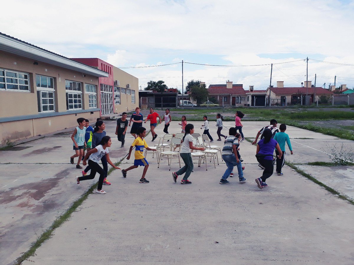 NOELIAMABI's tweet photo. CON EL COMPROMISO DE SIEMPRE Y MUCHAS GANAS DE Q LA PASES BIEN TE ESPERAMOS EN LA ESCUELA DE PINARES EN ESCUELAS ABIERTAS!! https://t.co/bvD1Kz7LrY