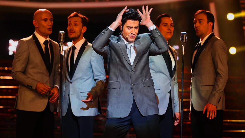 Vertele's tweet photo. Miquel Fernández roza el récord histórico de victorias en Tu cara me suena con su imitación de Elvis Presley https://t.co/pwc8aaOiPb #TCM15 https://t.co/86hLrktahc