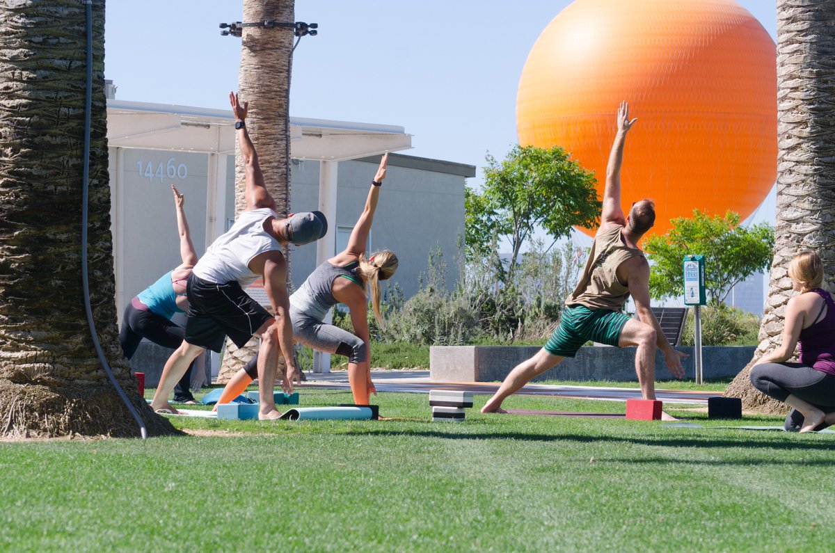 City_of_Irvine's tweet image. Enjoy this weekend’s warm weather at the @ocgreatpark! Saturday is Family Game Day, and Sunday offers outdoor yoga and the farmers market. You can also see the Great Park Gallery’s latest exhibition all weekend. More info: ocgp.org. #irvine #ocgp #ocgpfun