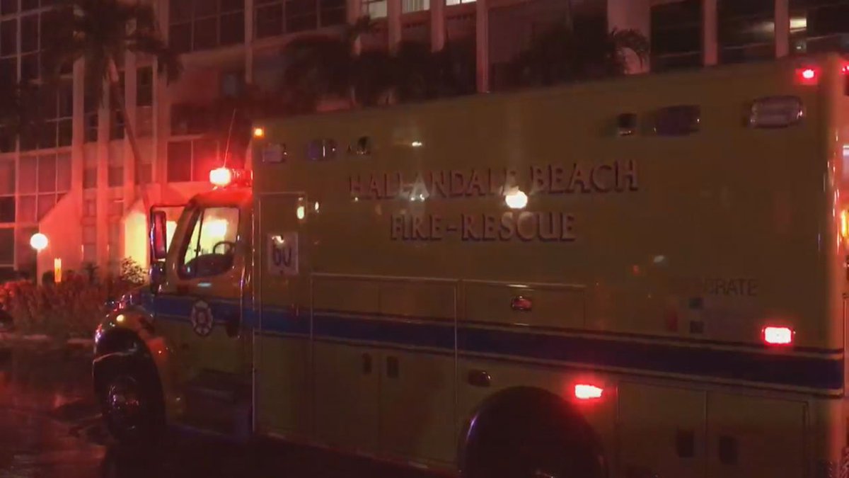 Firefighters evacuate a building in #HallandaleBeach during a fire Friday night bit.ly/2njzV0K?utm_so… https://t.co/vQY3TrffwY