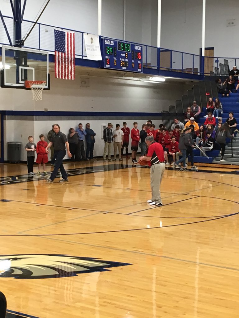 EaglesEye_EHHS's tweet photo. Principals warm up together for the halftime free throw contest. #TeamBeem https://t.co/zXLSceiQ4l