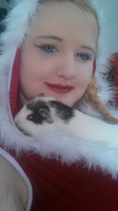 Me with my Guinea Pig Cleo https://t.co/0nupmHJiFY<a href="/tag/cakeface"class="tags"><span>#cakeface</span></a>