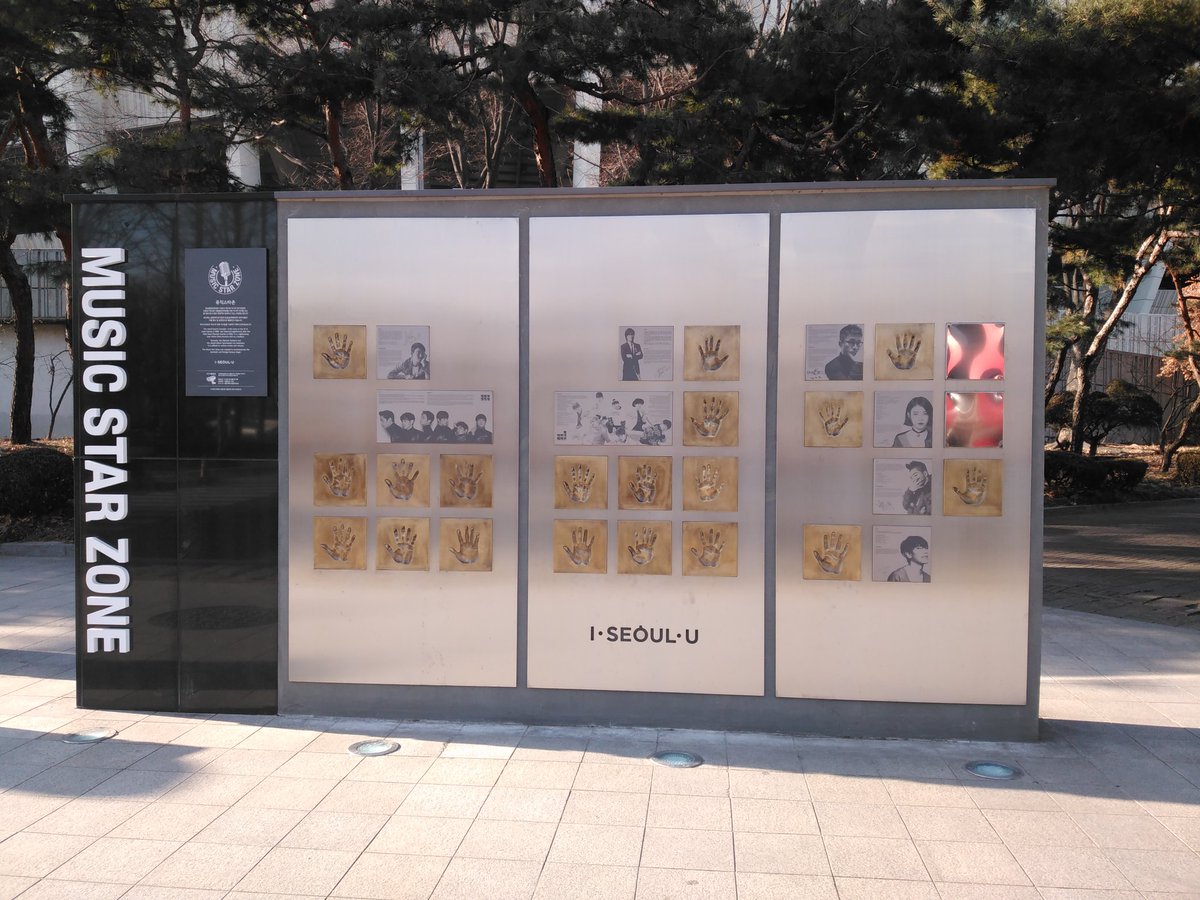 ToKYUNG2's tweet photo. [블락비 첫콘 나눔]

토경이 전차스, 스티커 나눔합니다♥

3시 55분부터 뮤직스타존 앞에서 선착순 40명으로 나눔합니다. 토경이 전차스, 애기토경이 전차스, 도무송스티커 랜덤으로 드립니다.

토경이 실물도 있으니 구경오세요 😆😆 https://t.co/XxA1FIITKc
