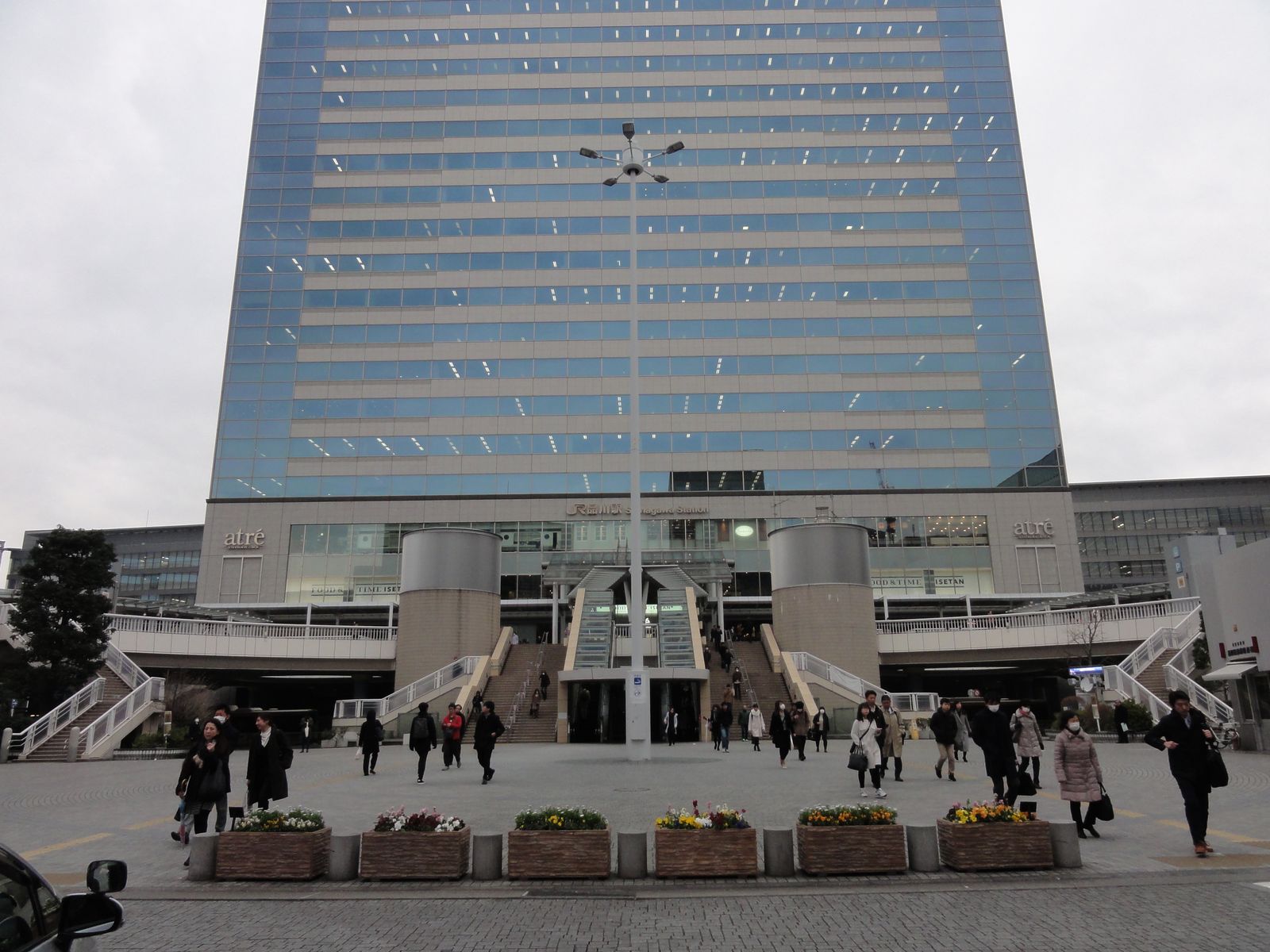 Ruby Emmeline 東京日帰り出張ついでのミニ聖地巡礼4 その2 品川駅 港南口 東口 港南ふれあい広場 その1 夢色パティシエール Spプロフェッショナル 10 51話 2期1話 いったん外に出ました アニメ聖地 T Co Vuqaqdhs2n Twitter