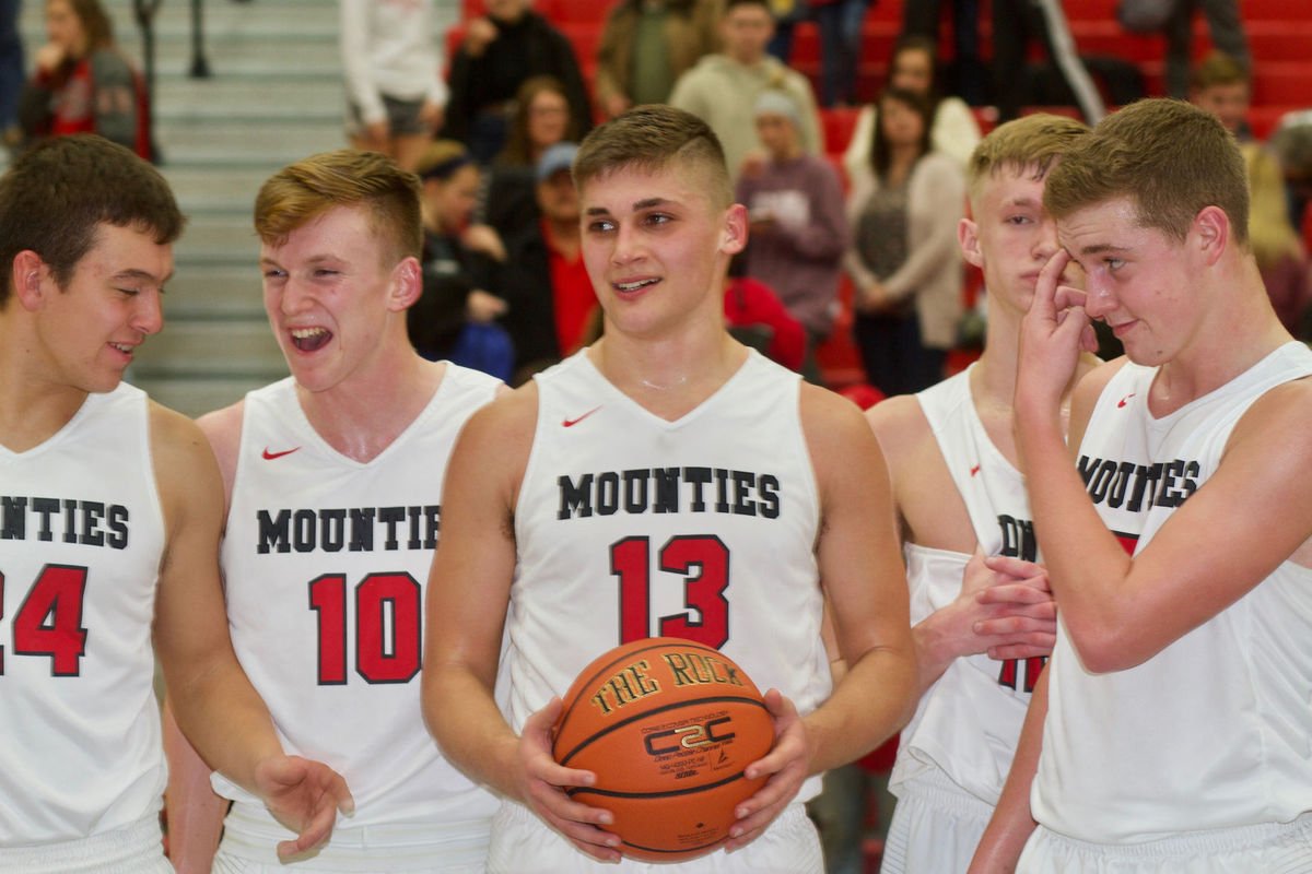 JR_Sports's tweet image. Southmont has a new all-time leading scorer. @camchadd13 reached the milestone with 21 points in a win over Lebanon, just the 3rd win ever for @SHS_BasketbaII in series history
journalreview.com/sports/article…