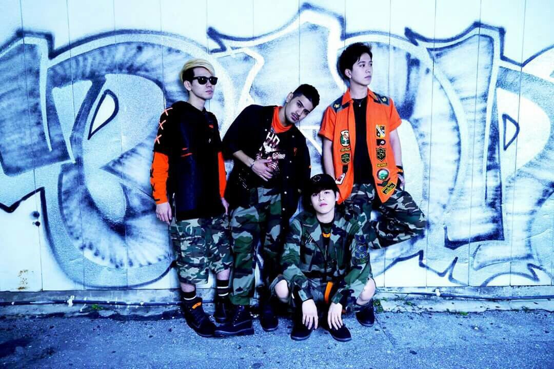 Orp_YmMt_it's tweet photo. AOTのメンバーだった事が
人生の誇りです

この4人で歌えたことが
幸せでした

応援してくれた方
ほんとにありがとうございます

4人はバラバラになるけど
AOTはいつまでも僕とみんなの心の中で生き続けます！

また逢う日までま待ってて下さいね！ https://t.co/3Adjd5kaGb