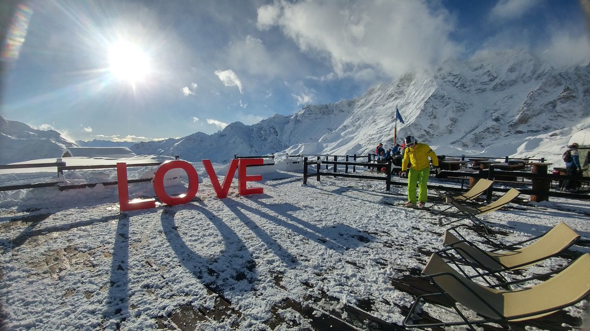 Cervinia_ski's tweet photo. Good morning Team Cervinia. Cervinia and Valtourneche are set to open, with the link to Zermatt being assessed later on. With the snow stopped, why not relax at Plan Tourette for lunch, grab a burger and an amaretto hot chocolate. You won’t regret it. #reptip https://t.co/mRs9AdXELZ