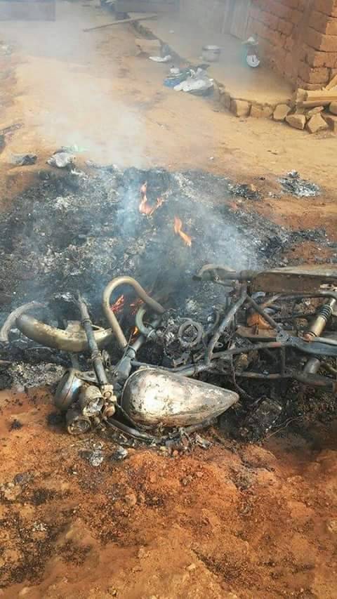 el_cypro's tweet photo. @UN @UNICEF Why won't children suffer. Since the UNO have allowed Dictators to kill and abuse human right at their will. You can all see what's Dictator Biya' s forces are doing to innocent  civilians in Southern Cameroons. #FreeSisikuAyukTabe # free #freeallarested #FreeAmbazonia https://t.co/kMhQiG0KUj