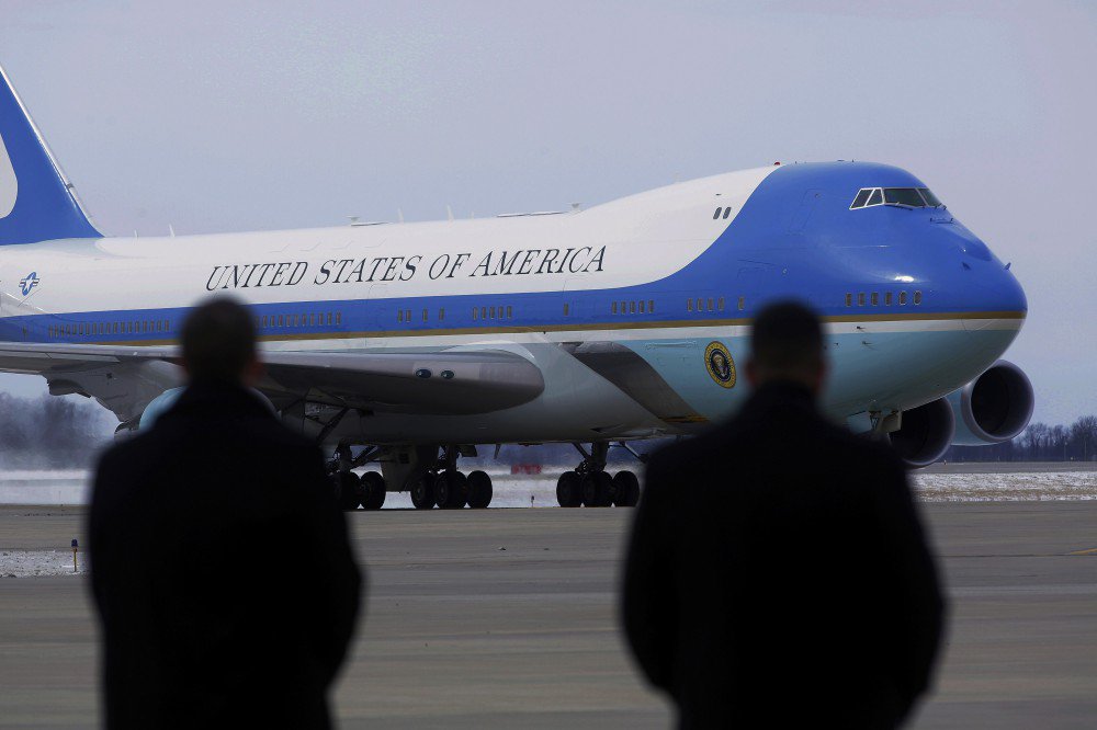 Air Force One's new refrigerators cost $24 million bit.ly/2rDGT5O?utm_so… https://t.co/TQl1MzuFek