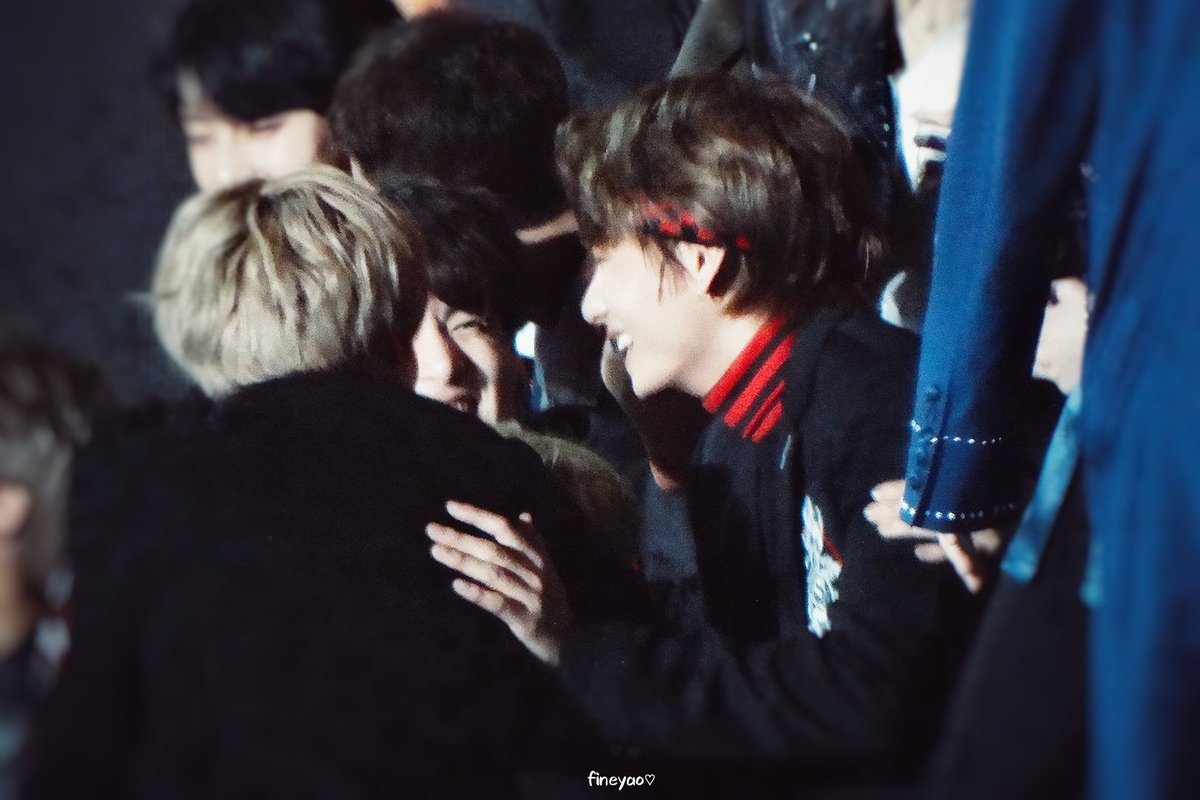 fineyao's tweet photo. [HD]180125 서울가요대상
보라해💜
#뷔 #태형 #BTS #V #Taehyung #iHeartAwards 
#BestBoyBand @BTS_twt https://t.co/gNlekEEaBU