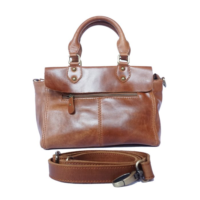 Kenes_Leather's tweet photo. Anina Bag brown
Rp 1.000.000

Size 30×11×20cm
Bahan kulit sapi pullup
Bagian dalam lapis kain suede
Ada tali panjang
Ada zipper
Bagian dalam terdapat 1 kantong berzipper dan 1 kantong serbaguna

ORDER HUBUNGI
Whatsapp : 081-633-5354
#leatherbag  #slingbag #taskulit  #jogja https://t.co/ZRCrw5ifuw