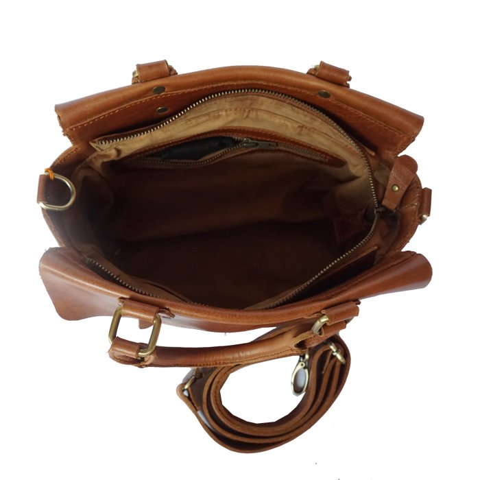 Kenes_Leather's tweet photo. Anina Bag brown
Rp 1.000.000

Size 30×11×20cm
Bahan kulit sapi pullup
Bagian dalam lapis kain suede
Ada tali panjang
Ada zipper
Bagian dalam terdapat 1 kantong berzipper dan 1 kantong serbaguna

ORDER HUBUNGI
Whatsapp : 081-633-5354
#leatherbag  #slingbag #taskulit  #jogja https://t.co/ZRCrw5ifuw