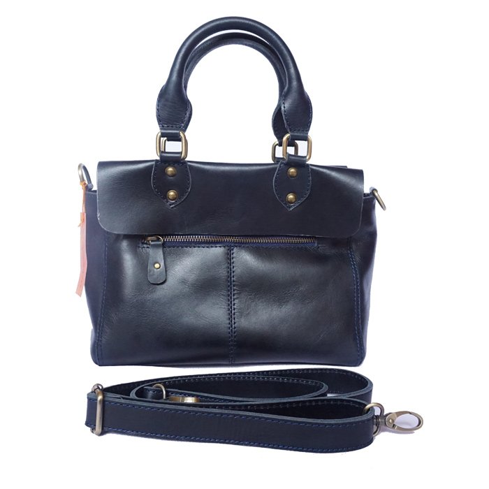 Kenes_Leather's tweet photo. Anina Bag Navy
Rp 1.000.000

Size 30×11×20cm
Bahan kulit sapi pullup
Bagian dalam lapis kain suede
Ada tali panjang
Ada zipper
Bagian dalam terdapat 1 kantong berzipper dan 1 kantong serbaguna

ORDER HUBUNGI
Whatsapp : 081-633-5354
#leatherbag  #slingbag #taskulit  #jogja https://t.co/vcHX0MqK2Y