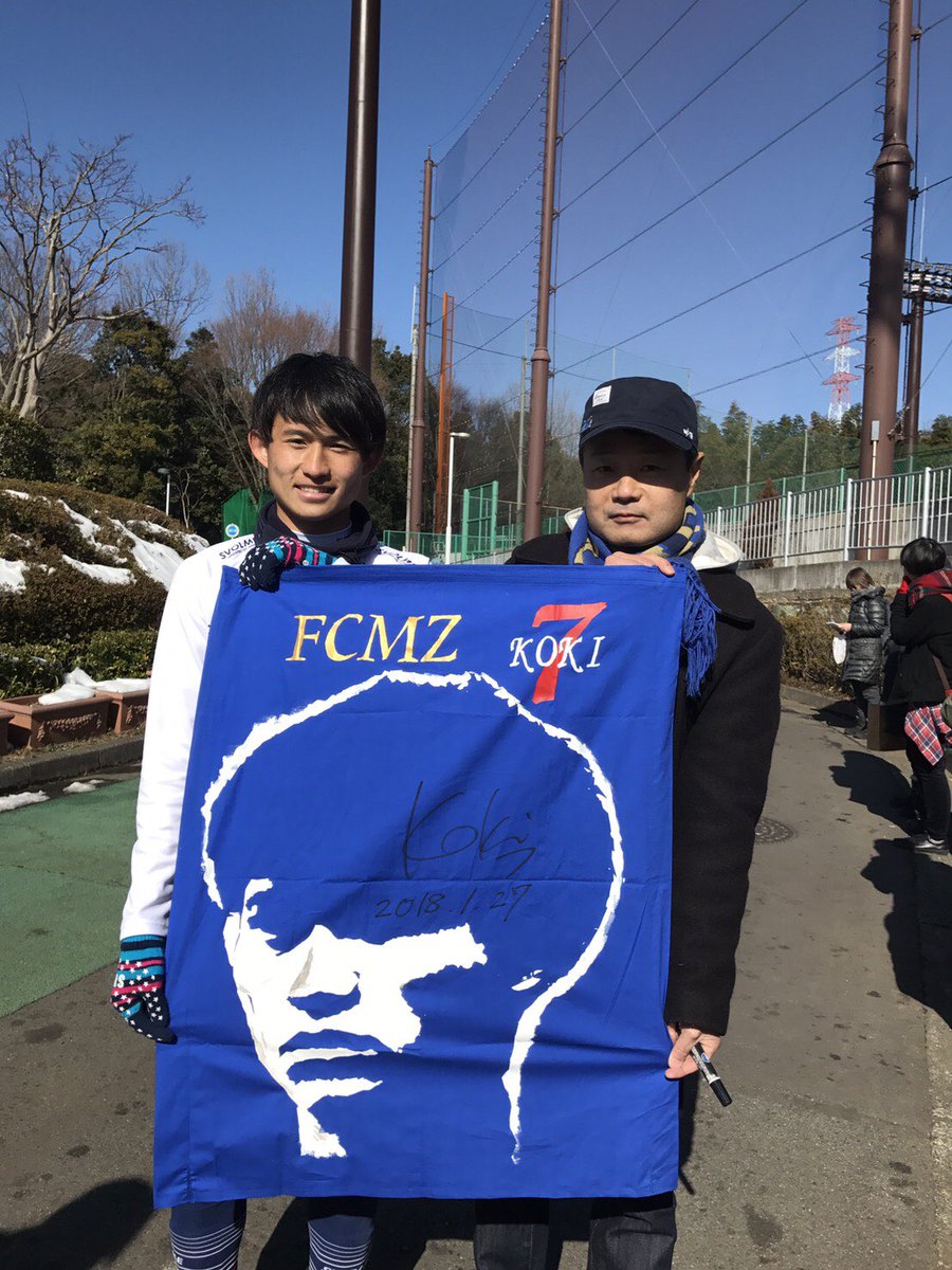 ta40260192's tweet photo. 考起くんのかわいさをゴッソリ削ったゲーフラにサインもらった(お手伝いして頂きました皆様ありがとう😊)
開幕スタメン期待してるよ！(掲載許可もらいました)
#杉森考起 #zelvia https://t.co/9NvYaUd1PQ