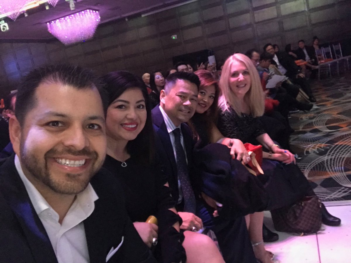 susandavieswfg's tweet photo. #WFG Ehorse Gala https://t.co/BZjONvUZwF