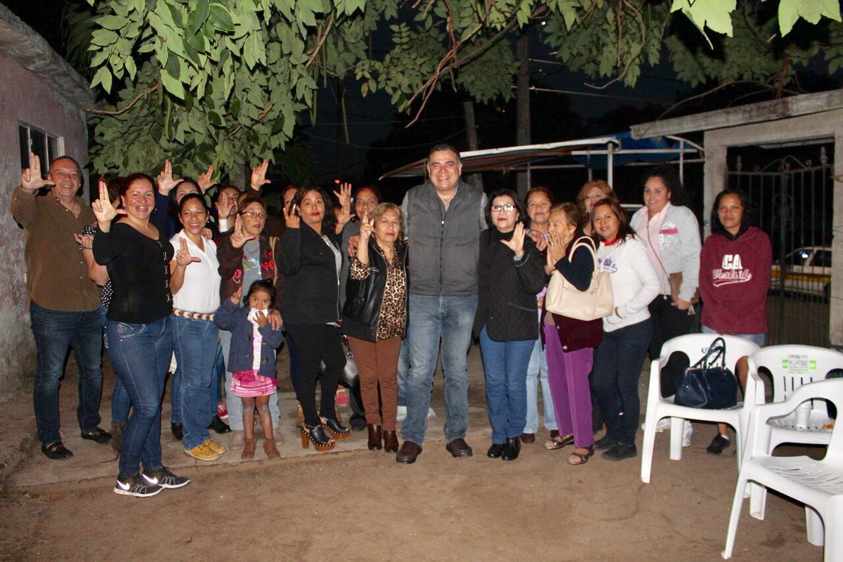 LaloTampico's tweet photo. Excelente reunión con amigos de la Col Arenal
#HagamosloPorTampico
#JaiboDeCorazon https://t.co/Xa4RvkKWqV