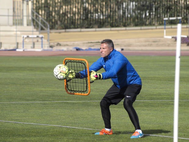 MartinRuiz_GkC's tweet photo. Cuando uno hace las cosas con pasión y se ausenta, se le echa en falta. Esperamos que todo vaya según lo planificado @angelferez1#MasterOfGoalkeepers https://t.co/BoIiLeqZmt