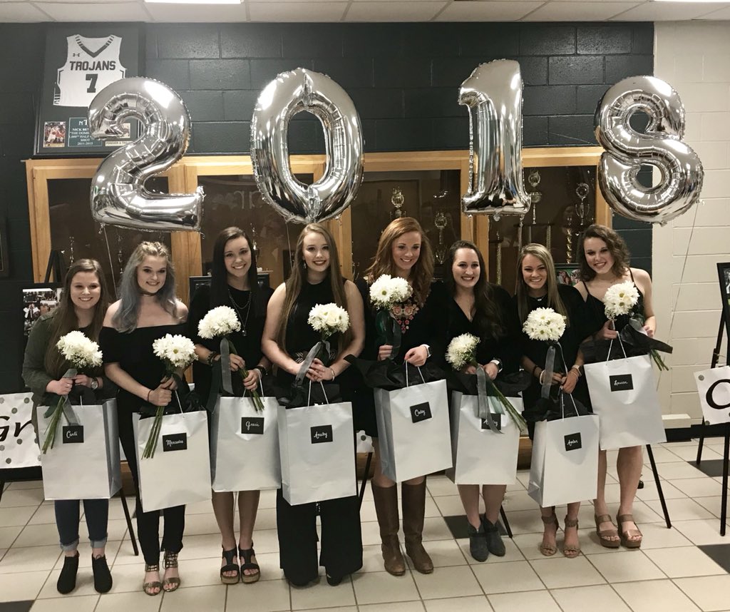 NHHS_Comp_Cheer's tweet photo. Such a joy celebrating these senior WAR Girls tonight! https://t.co/O0sPLwAGBy