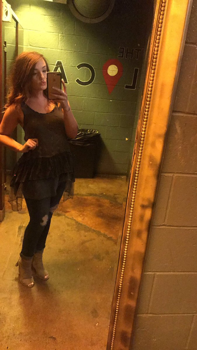 J3hoss's tweet photo. Lace and curlssss https://t.co/BsOVbrHp67