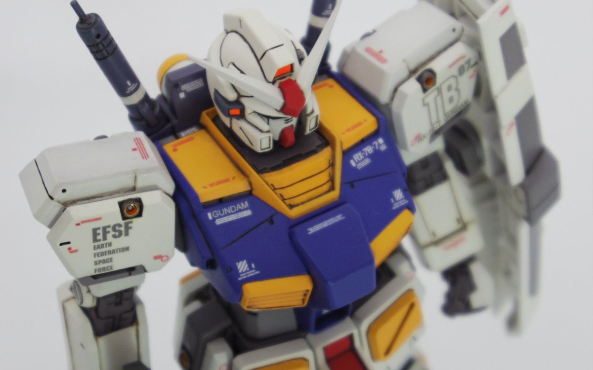 撮影ブースを新調したので、昨年の夏に販売しましたガンダム7号機を撮ってみました。
イベントで展示したものをシンナーにドボン！して塗り直してまーす。

#ガンダム7号機  #RX-78-7