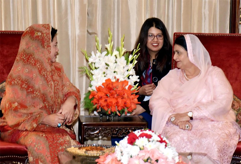 RadioPakistan's tweet photo. Pakistani women proving their strength in various sectors: First Lady Begum Mehmooda Mamnoon talks to her Indonesian counterpart Irina Joko Widodo https://t.co/SOwoDY5vka #PakIndonesia https://t.co/pvsSzZbrrw