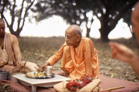 GopaganaDas's tweet photo. By controlling the senses, one can become a swāmī or goswāmī. #LearnVerses #ListenCarefully #QuoteAVerse #ShrimadBhagavatam #WeShouldGetAllTheseVersesByHeart #LearnTheMeaningOfTheSanskritWords #IncreaseYourVocabulary #RegularlyListen #ShrilaPrabhupada #GoOverTheVerses https://t.co/5kgcn6YODS