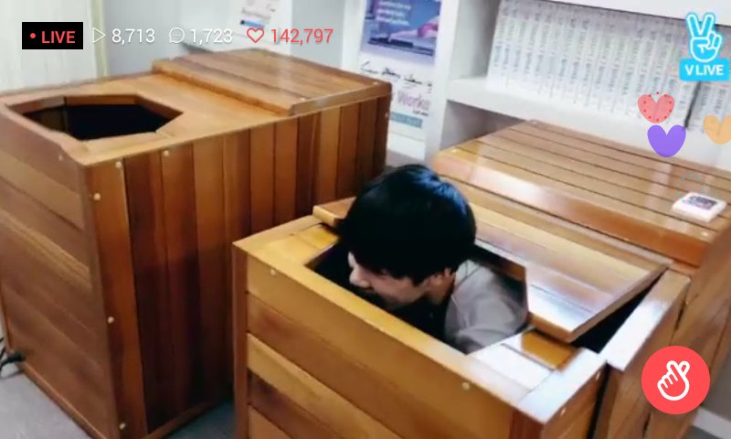 Bangchan0t8's tweet photo. This remind me of twice preparing for debut days 

Same process 
Cute 💕
#StrayKids #Twice https://t.co/x3COEhDMN2