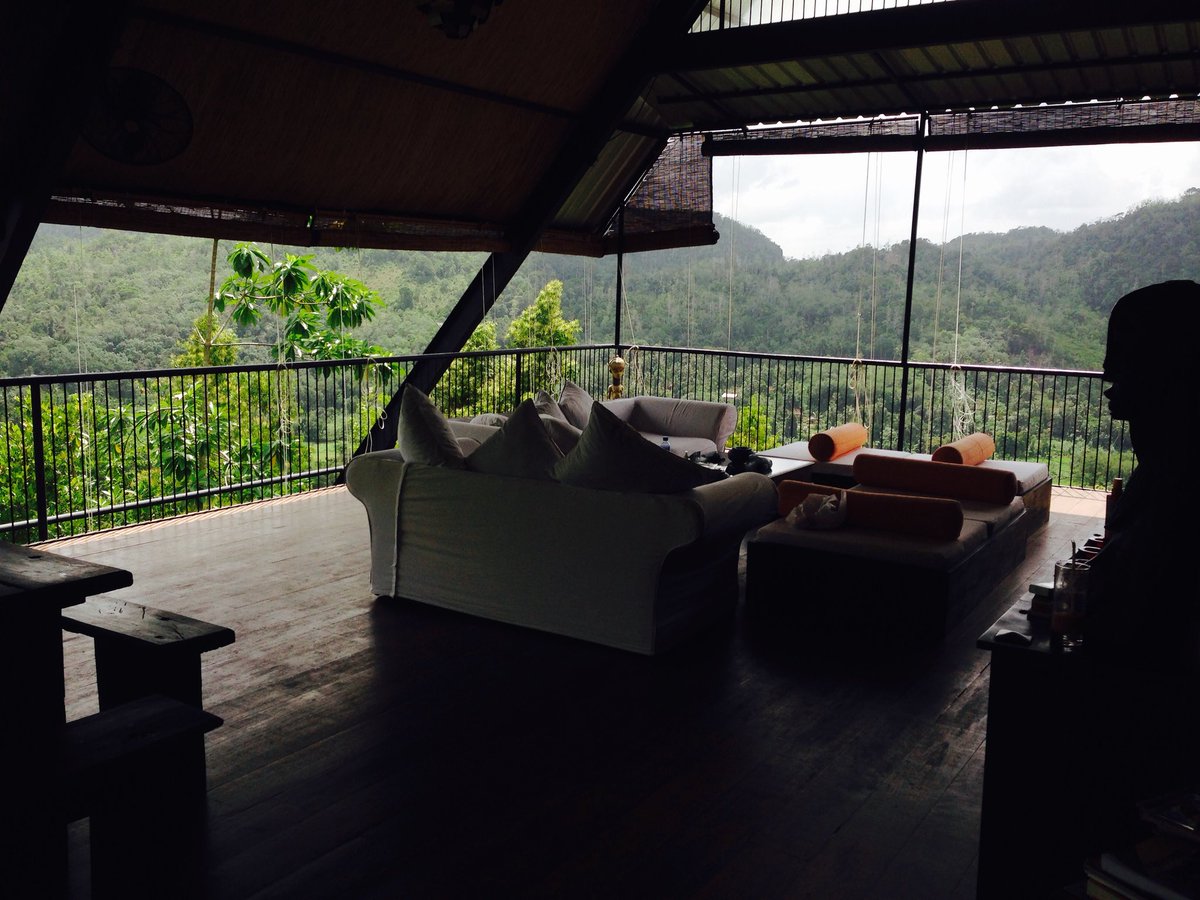 MapScratchers's tweet photo. ‘I spent a month there one night!’ (#Seinfeld The Merv Griffin Show). Calmest place during the day, wildest at night. The Ark Sri Lanka is one of the best experiences you could get. #Travel https://t.co/9hU2cyZGtU