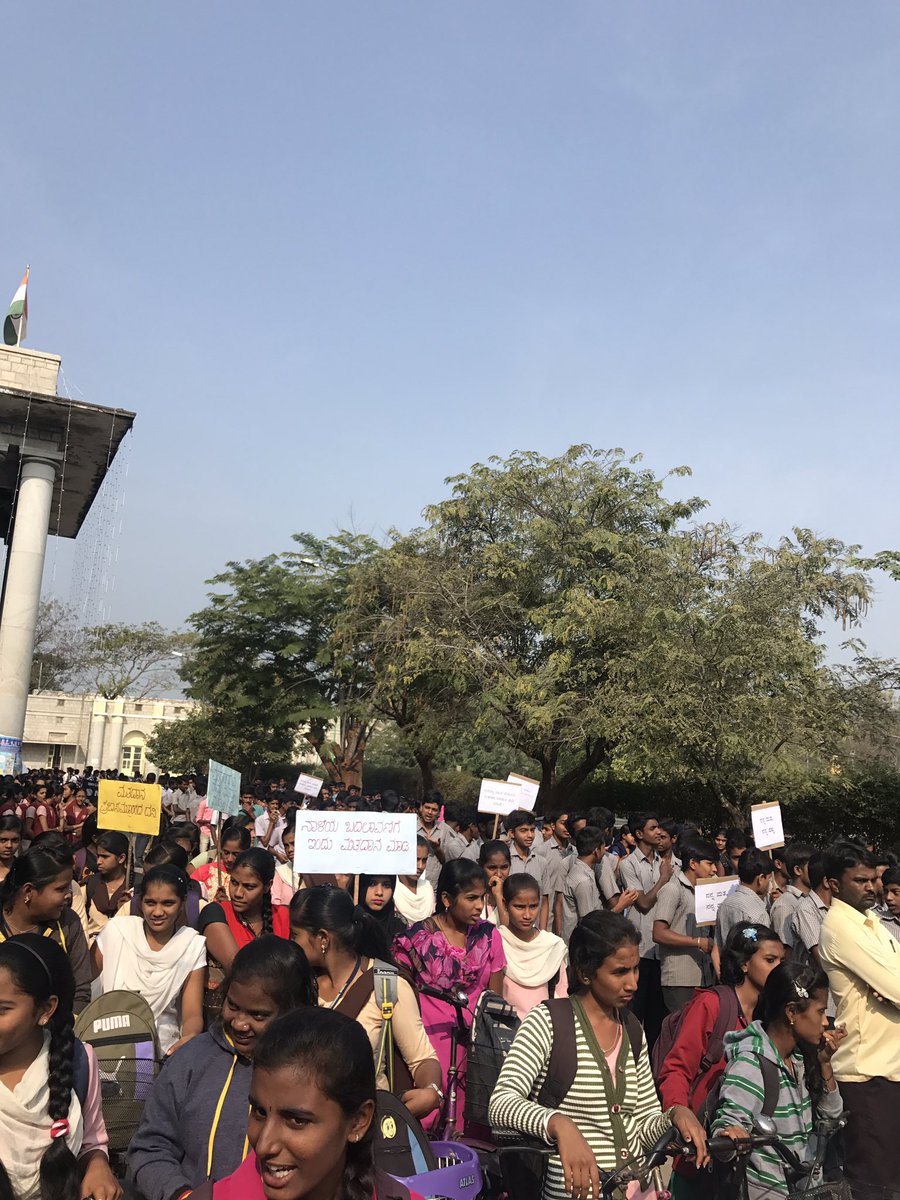 ac_mandya's tweet photo. National Voters Day celebrated in Mandya. Main function inaugurated by Justice Arali Nagaraj and Justice Mansoor Ahmed Zaman https://t.co/OnJJQG81nJ