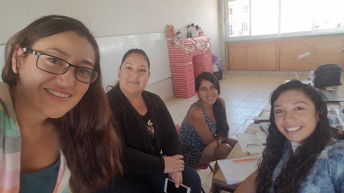 teinny_3's tweet photo. Trabajando con pasos firmes hacia la sexta sesión. Analizando #Aprendizajesclaves #NME Jn Centenario de la Constitución #AtpZ75 #educadorascomprometidas https://t.co/oOJnMLvfWZ