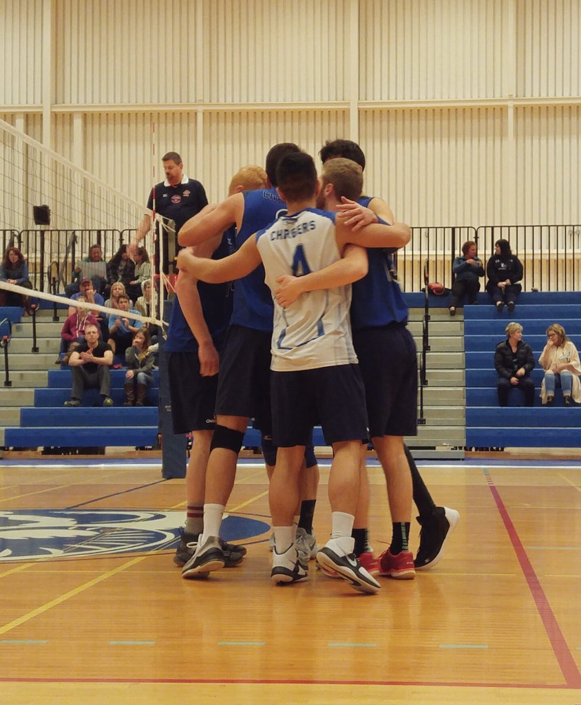 CamosunChargers's tweet photo. MVB FINAL | Chargers overcome early 3rd set deficit to take the set and the match (28-26, 25-22, 25-20) against the visiting @AvsVolleyball #GoCharger #vball #yyj #threesetsweep @pacwestbc #mvb https://t.co/Zo2s69RSuG