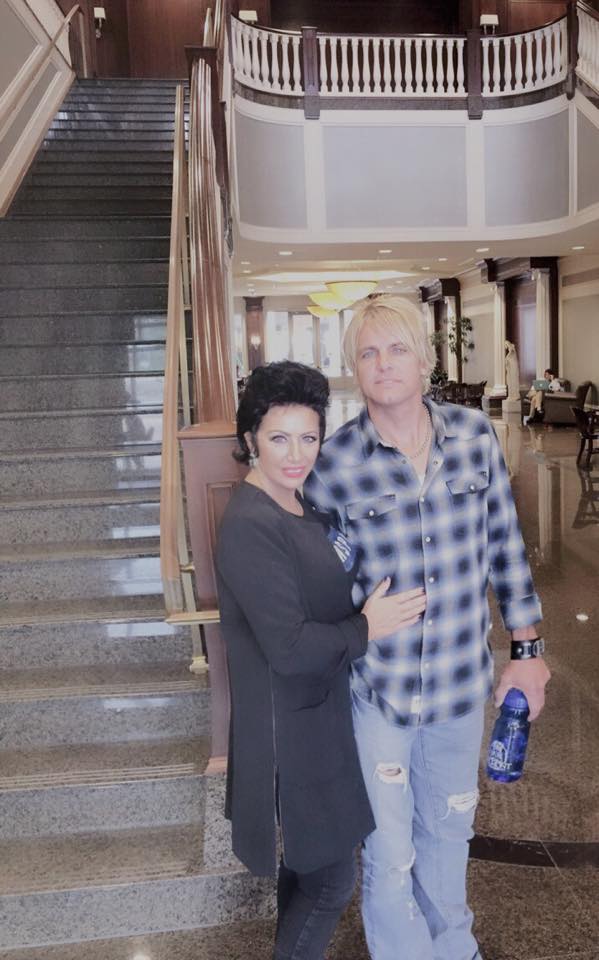 spookyblankets's tweet photo. me n my hubby we so sexy! https://t.co/2k6MX7oNxT