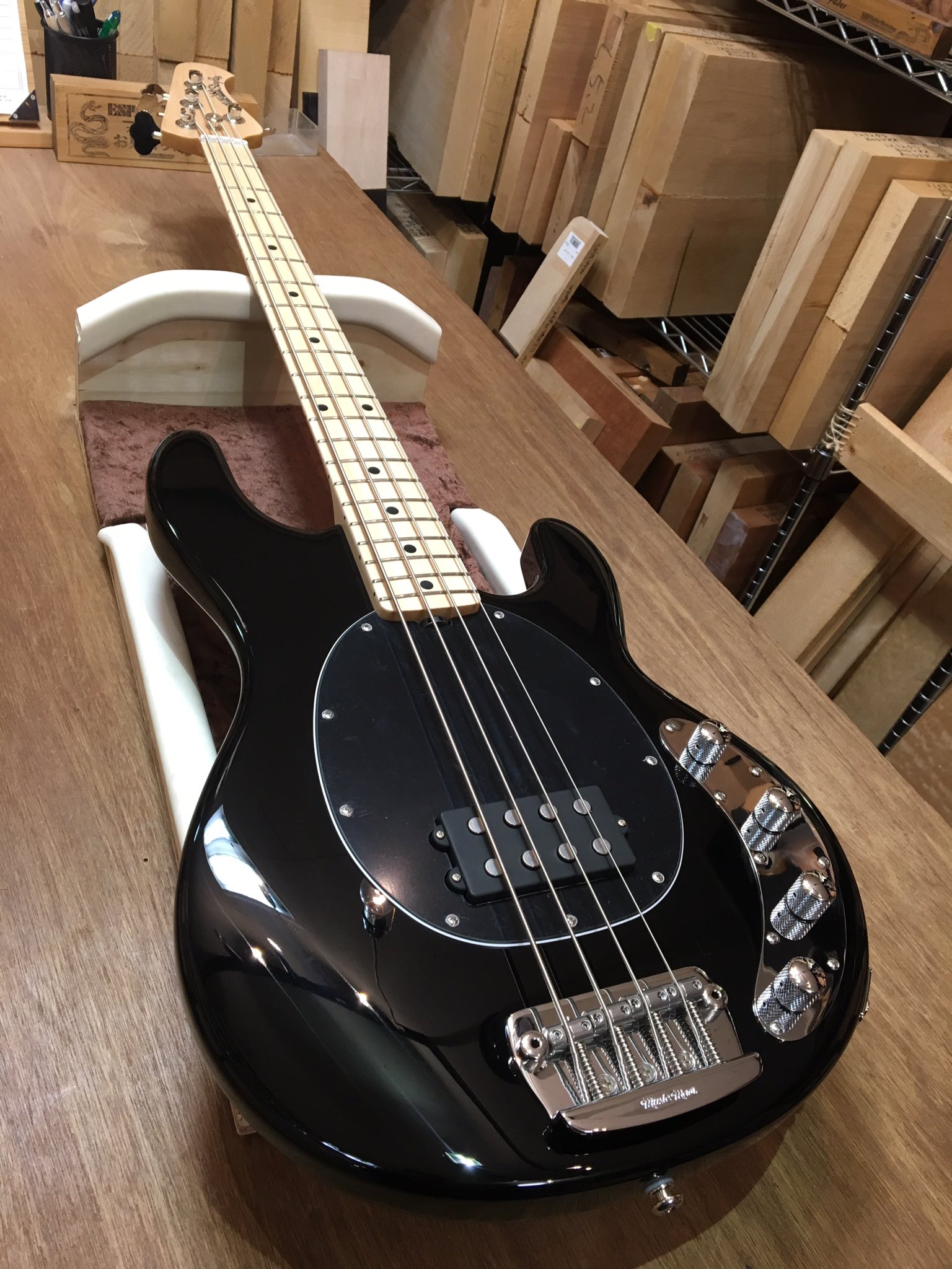 Musicman Stingray 神田商会60周年モデル エボニー指板