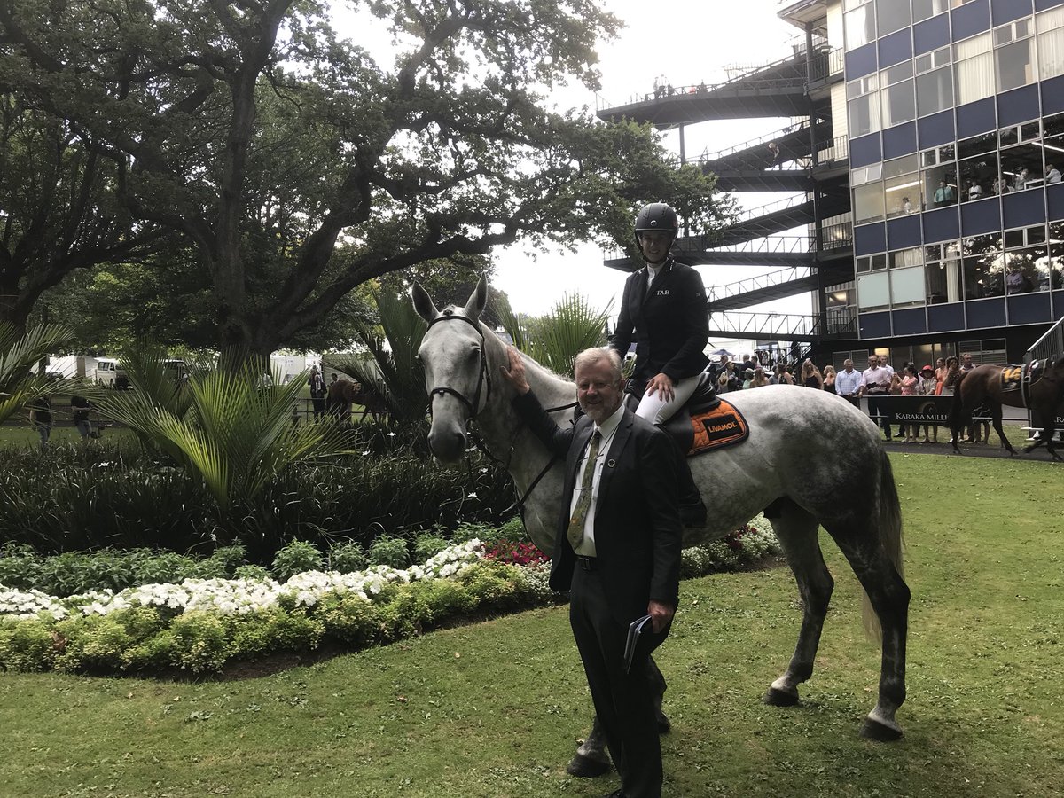 Em_April's tweet image. Great to get my @Ellerslie_Races interviews sponsored by @livamol for @KarakaChat Million race evening. Kicking off a massive week of yearling sales!