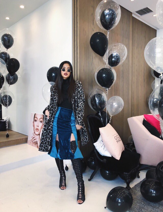 isabelbulatao's tweet photo. It's @_gabbigarcia's look at the last leg of #GigiXMaybelline #GigiXMaybellineInPh 🖤💄🇯🇵🇵🇭 https://t.co/Eo2LXpp6k3