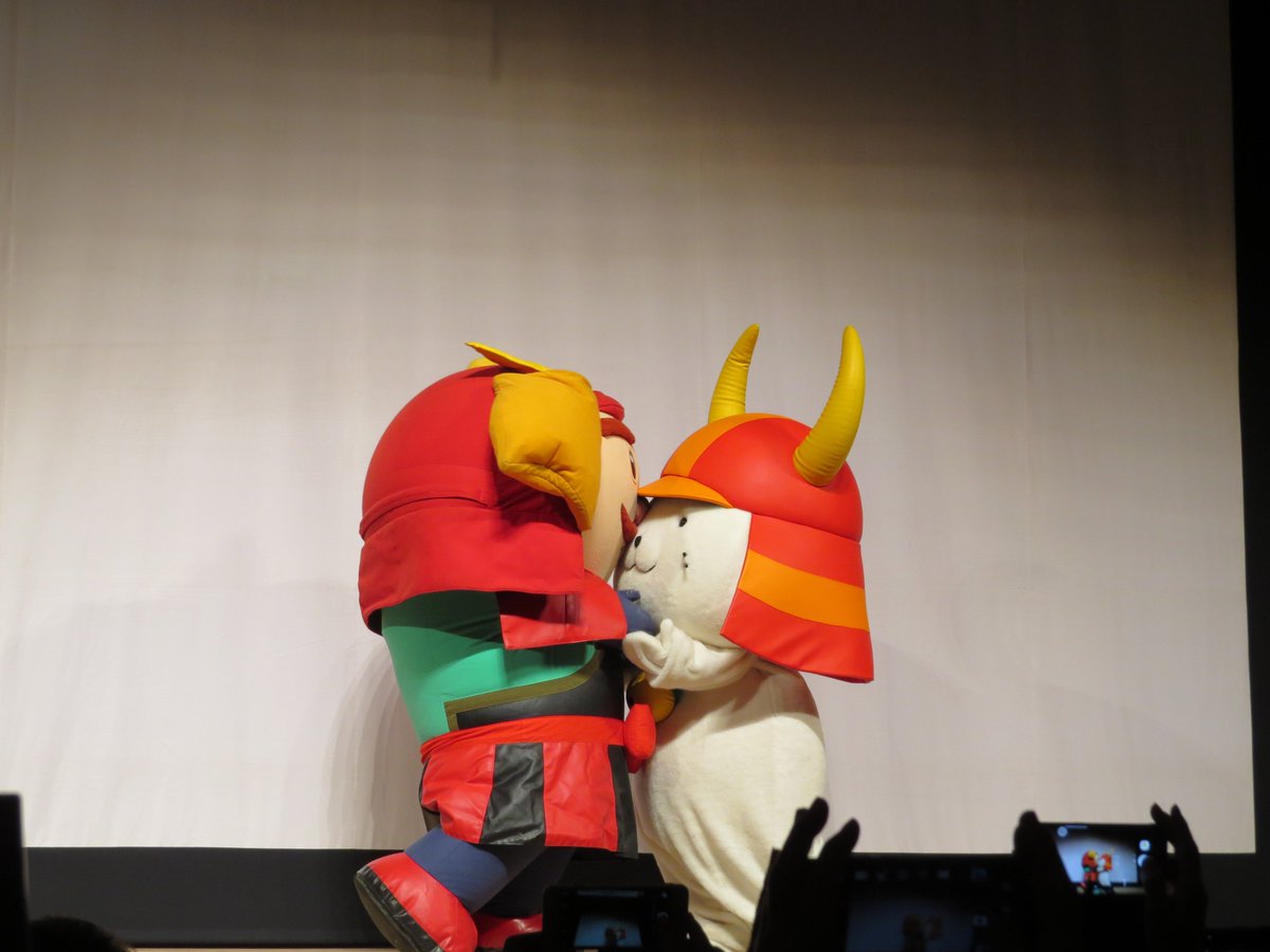 てやてや貴13 松山城マスコットキャラクターよしあきくんとひこにゃん氏のご対面 W ひこにゃん てやてや貴13 松山城マスコットキャラクターよしあきくんとひこにゃん氏のご対面 W ひこにゃん