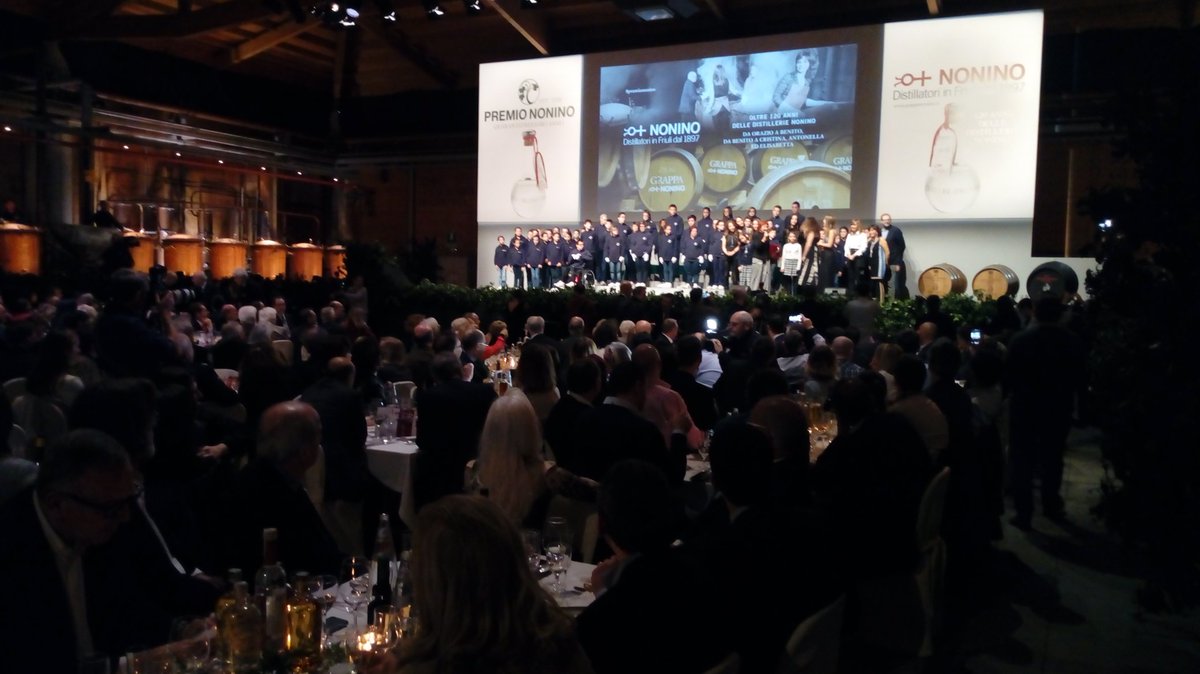 rossifr_rossifr's tweet photo. A Ronchi di #Percoto aperta la festa per il 43o premio #nonino con l'apertura degli #alambicchi e il coro di voci bianche Manos blancas
@TgrRaiFVG https://t.co/Mw0I7lI3ZV