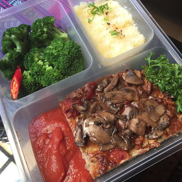 Hows that “New Year, New Healthy Me” Resolution? 🤔🤫🤭 We are ready to help you reach it by joining our catering program!  Start by filling in our order form for next Batch 29th of January at zpr.io/PbDET 📲