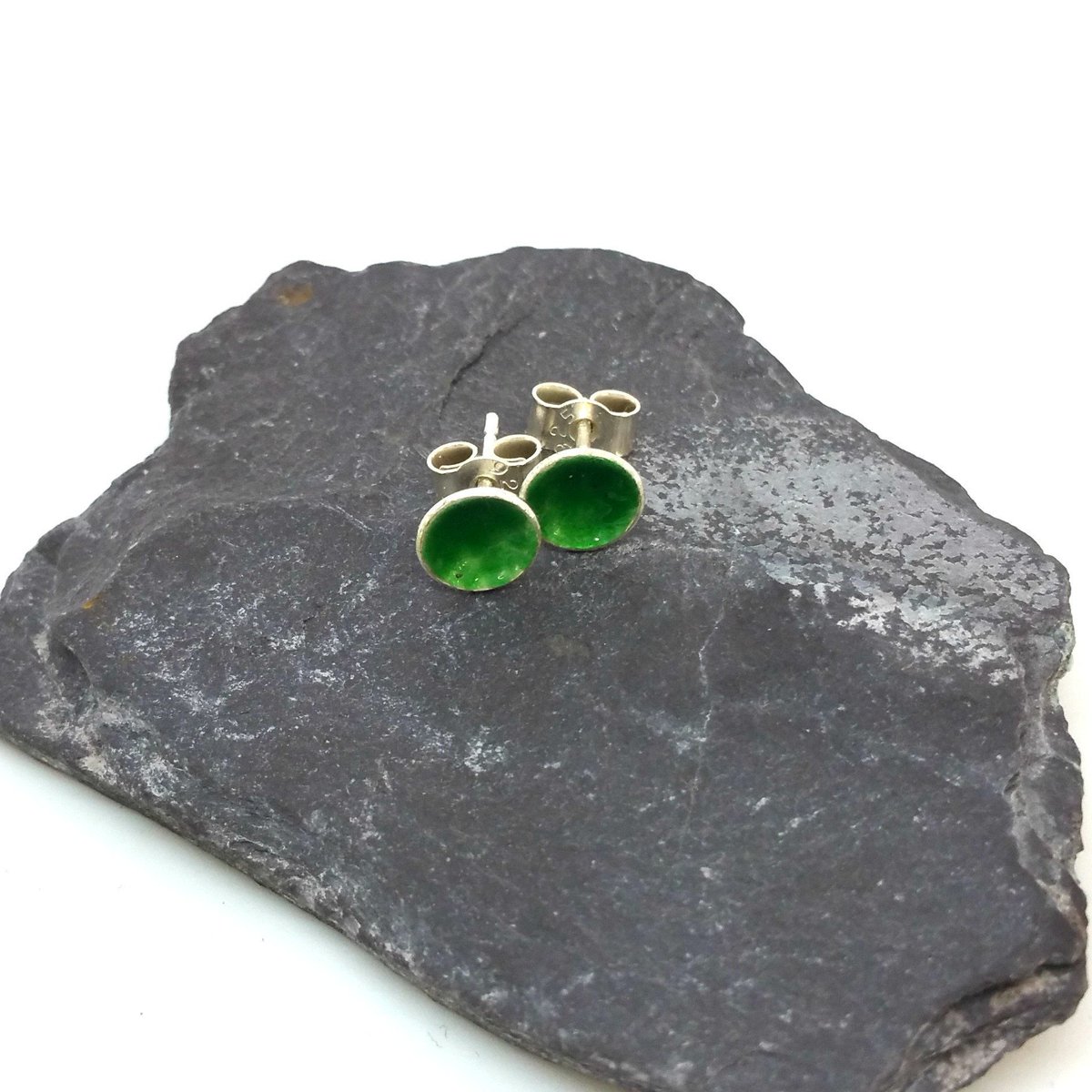 MaisyPlum2's tweet image. Round Enamel Stud Earrings tuppu.net/c98482a9 #OnlineshopRT #87RT #RoundStuds