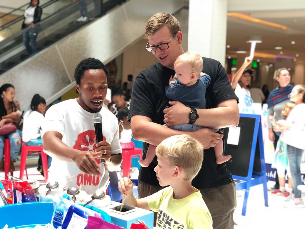 GoSocialSA's tweet image. And so cool to see dads getting into the #WashLessLiveMore experience too, at @crestacentre with @OMOSouthAfrica this weekend 😊